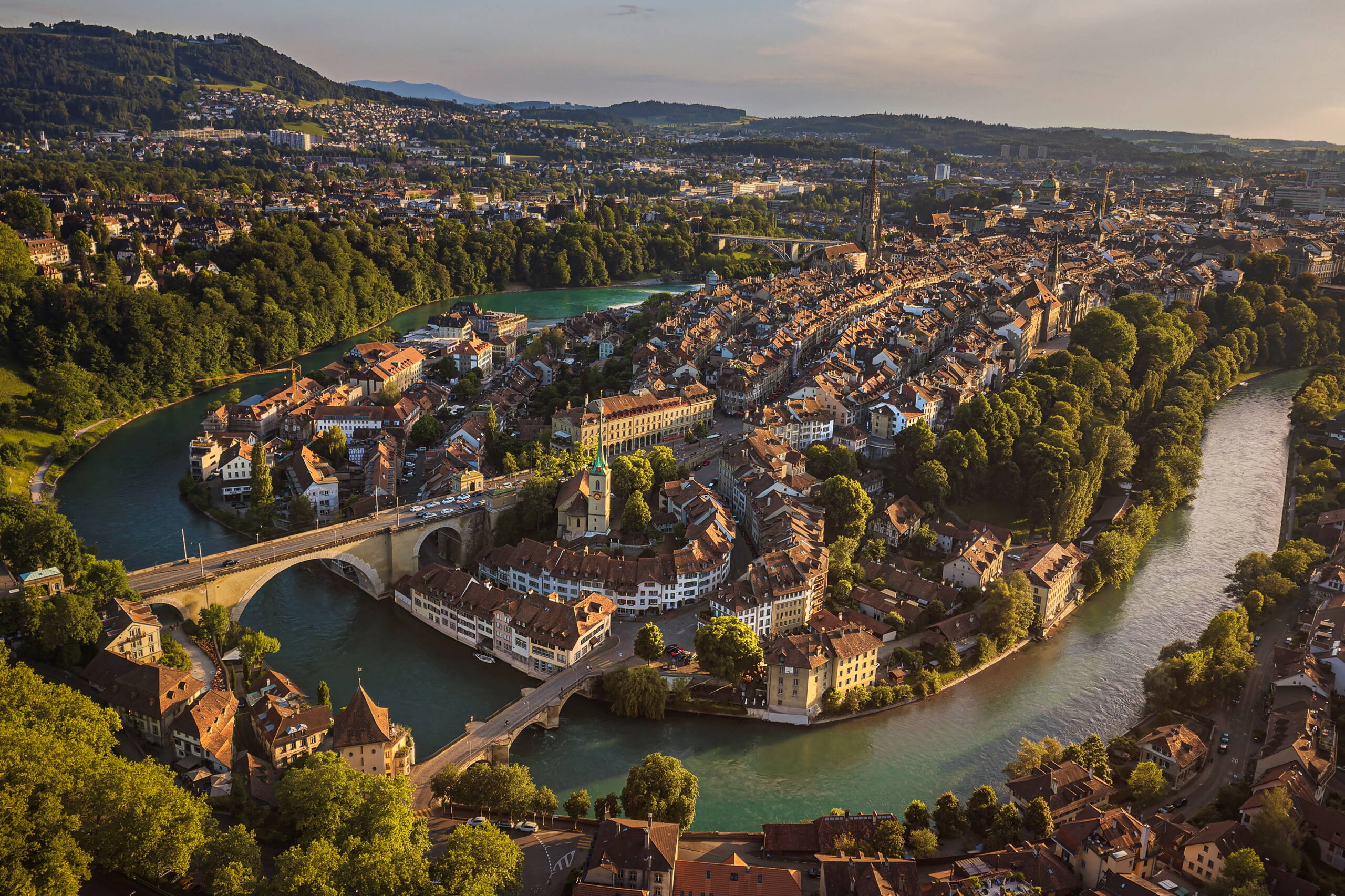 Stadt Bern Blick über die Berner Altstadt mit der Aare als prägendem Element des Stadtbilds.